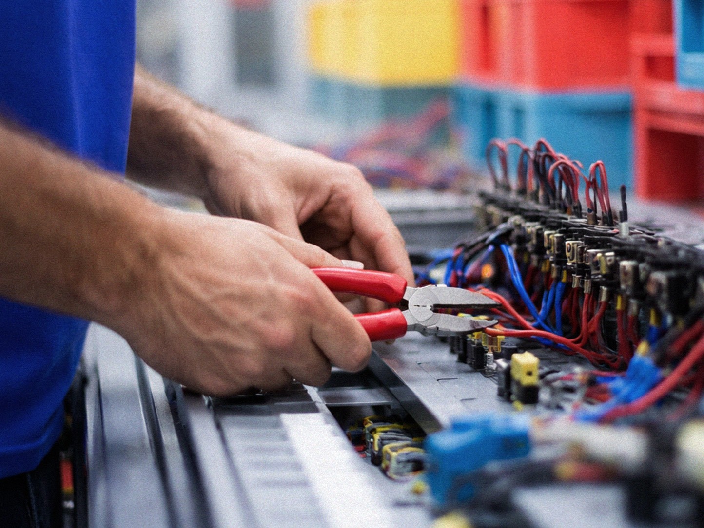 Werkzeuge kaufen – Elektrowerkzeug, Messgeräte & Arbeitsschutz